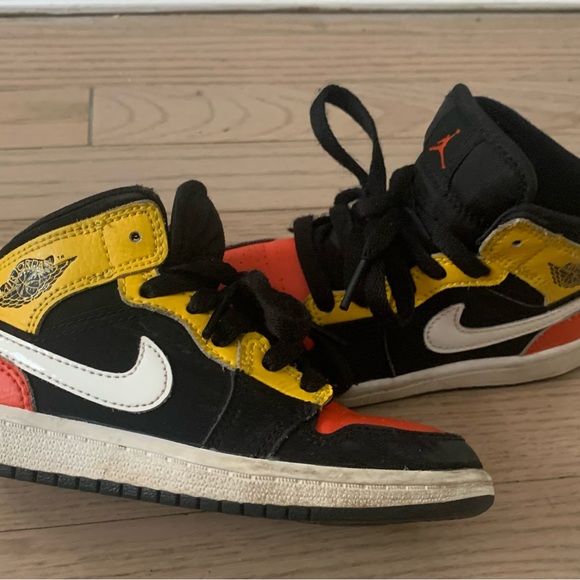 Jordan Mid sneakers kids size 11c - Picture 4 of 5